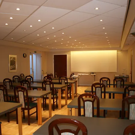 豪艾塔斯普公园酒店 3*